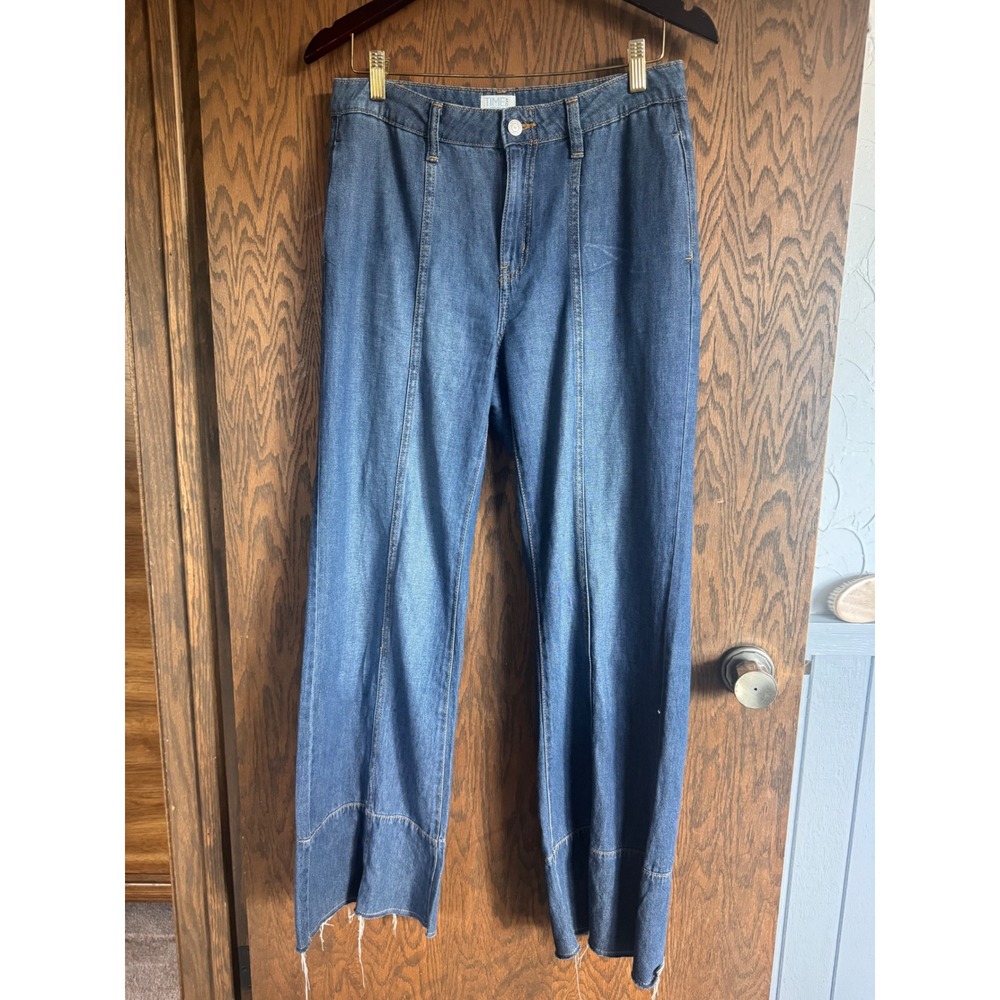 Time and Tru Women Medium Wash Wide Leg Seam Front Raw Hem Denim Jeans Size 4